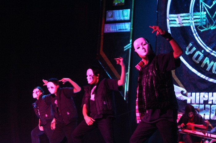 Những màn hóa trang kỳ ảo trong vòng loại trực tiếp Move it 2012 đã làm khán giả rùng rợn. Những màn hóa trang kỳ ảo trong vòng loại trực tiếp Move it 2012 đã làm khán giả rùng rợn.