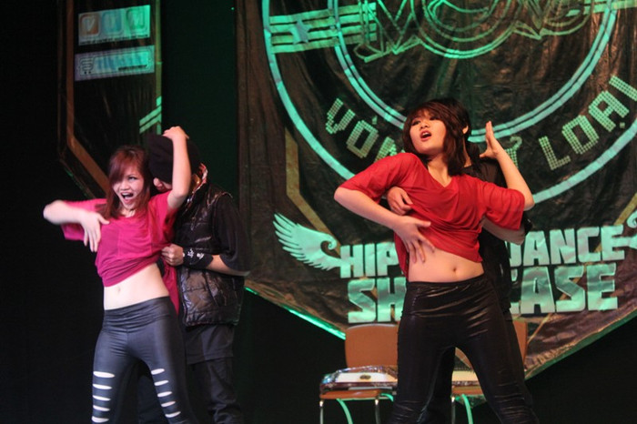 Những điệu nhảy nóng bỏng làm “cháy” sân khấu diễn Những điệu nhảy nóng bỏng làm “cháy” sân khấu diễn