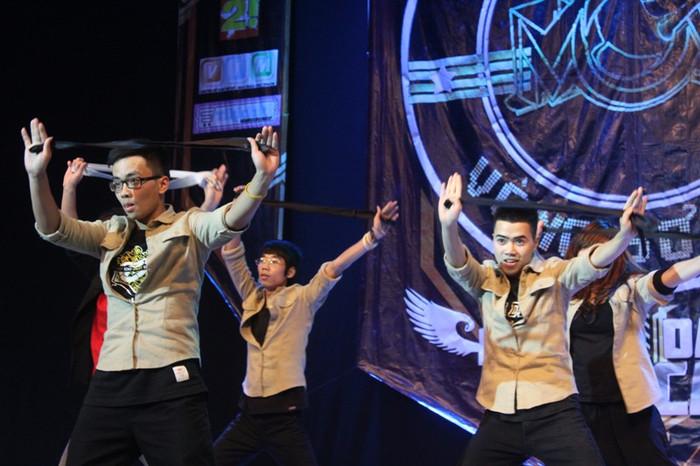 Các đội tham gia sẽ chuẩn bị 1 tiết mục biểu diễn trực tiếp (thời lượng tối đa là 5 phút). Các đội tham gia sẽ chuẩn bị 1 tiết mục biểu diễn trực tiếp (thời lượng tối đa là 5 phút).