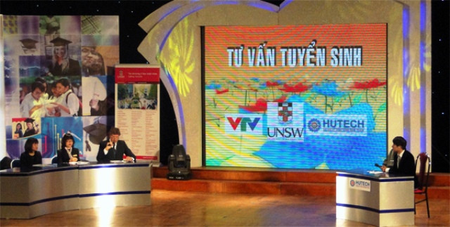 Buổi tư vấn Tuyển sinh đã cho học sinh hiểu và biết thêm nhiều ngành học, chương trình đào tạo mới. Ảnh ione Buổi tư vấn Tuyển sinh đã cho học sinh hiểu và biết thêm nhiều ngành học, chương trình đào tạo mới. Ảnh ione