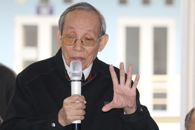 GS Trần Hồng Quân chia sẻ ý kiến tại Hội thảo sáng ngày 29/2. Ảnh Xuân Trung