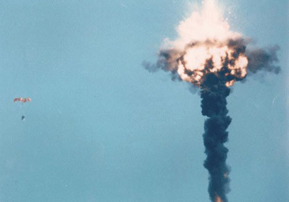 Đạn sensor nổ trên không tạo luồng xuyên đánh xuống.