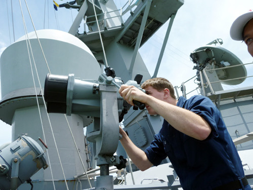 Đài quan sát từ xa trên tàu USS John S. McCain - Ảnh: HC Đài quan sát từ xa trên tàu USS John S. McCain - Ảnh: HC