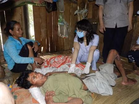 Thế nhưng trong làng vẫn còn ám ảnh bởi những con người đang nằm chờ chết vì "bệnh lạ". Xem thêm: "Quên" 10 điều kiêng kỵ khi uống trà, hiểm họa khôn lường / Điểm mặt những loài hoa quả đẹp nhưng có nhiều độc tố gây nguy hiểm