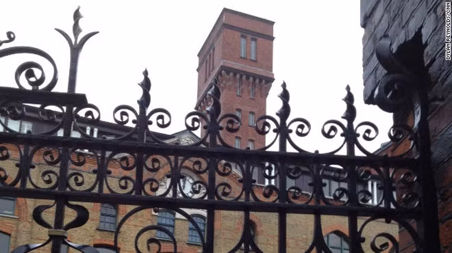 Một góc khu dân cư Bow Quarter - Ảnh: CNN