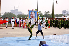 Các màn biểu diễn võ thuật đẹp mắt luôn dành được sự quan tâm, cổ vũ từ khán giả Các màn biểu diễn võ thuật đẹp mắt luôn dành được sự quan tâm, cổ vũ từ khán giả