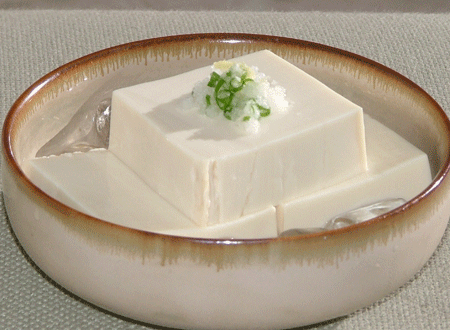 Đậu phụ còn chế biến thành những món ăn vị thuốc để chữa bệnh, có tới 100 vị thuốc như canh đậu phụ rau dền, canh đậu phụ dưa chuột, canh đậu phụ mộc nhĩ, đậu phụ cá trạch, đậu phụ nấm, đậu phụ chân giò...Bạn đừng bỏ qua những món từ đậu phụ vào mùa hè này nhé Xem thêm: Những thực phẩm cực tốt giúp thanh nhiệt, giải độc trong mùa hè / Thực phẩm thiết yếu khai thông "trí, lực" cho mùa thi cử