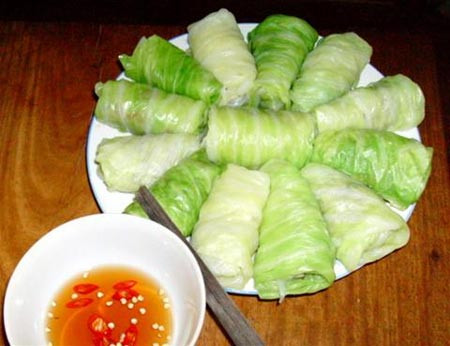 Cải bắp: Các loại cải bắp, thường có mùi vị ngọt, giàu vitamin C, B1, B2, Vitamin E, rất hiệu quả trong việc giảm đau dạ dày và loét tá tràng. Xem thêm: Những thực phẩm cực tốt giúp thanh nhiệt, giải độc trong mùa hè / Thực phẩm thiết yếu khai thông "trí, lực" cho mùa thi cử