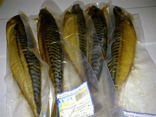 Cá trích là nguồn cung cấp dầu cá dồi dào, đặc biệt là giàu lượng axit béo Omega-3. Ngoài ra cá trích còn cung cấp vitamin D rất tốt cho cơ thể. Chính vì vậy, cá trích là một trong các loại cá mà các chuyên gia dinh dưỡng khuyên bạn nên dùng. Xem thêm: Những loại cá nước ngọt cực tốt cho sức khỏe/ Những loài hoa tốt cho sức khỏe Cá trích là nguồn cung cấp dầu cá dồi dào, đặc biệt là giàu lượng axit béo Omega-3. Ngoài ra cá trích còn cung cấp vitamin D rất tốt cho cơ thể. Chính vì vậy, cá trích là một trong các loại cá mà các chuyên gia dinh dưỡng khuyên bạn nên dùng. Xem thêm: Những loại cá nước ngọt cực tốt cho sức khỏe/ Những loài hoa tốt cho sức khỏe