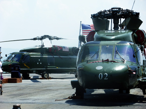 Với hai chiếc trực thăng Sikorsky SH-60 Seahawk chủ yếu làm nhiệm vụ tìm kiếm cứu nạn và chở lãnh đạo hạm đội - Ảnh: HC Với hai chiếc trực thăng Sikorsky SH-60 Seahawk chủ yếu làm nhiệm vụ tìm kiếm cứu nạn và chở lãnh đạo hạm đội - Ảnh: HC