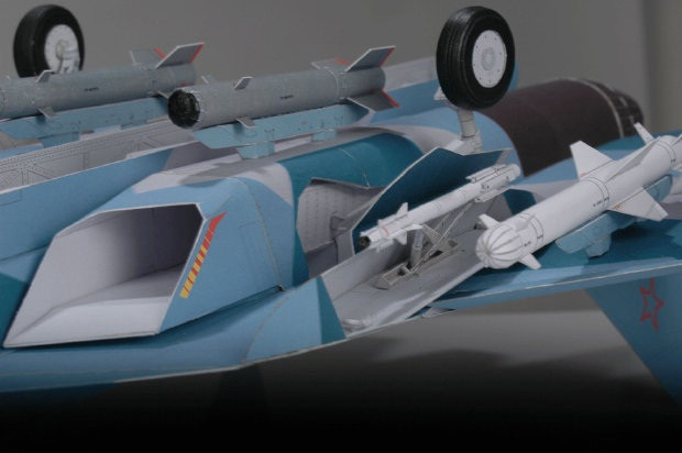 Ở hai cánh máy bay còn có hai module kín, mỗi module mang được 1 tên lửa không – đối – không tầm trung RVV-MD, ở dưới hai động cơ máy bay còn mang được 2 quả bom có điều khiển KAB-500-ML, bốn giá treo ở hai cánh được trang bị hai module tên lửa không – đối – hạm Kh-38ME, ngoài ra, bên ngoài thân còn có 2 giá treo tên lửa tương tự như Kh-59UshkE. Ở hai cánh máy bay còn có hai module kín, mỗi module mang được 1 tên lửa không – đối – không tầm trung RVV-MD, ở dưới hai động cơ máy bay còn mang được 2 quả bom có điều khiển KAB-500-ML, bốn giá treo ở hai cánh được trang bị hai module tên lửa không – đối – hạm Kh-38ME, ngoài ra, bên ngoài thân còn có 2 giá treo tên lửa tương tự như Kh-59UshkE.