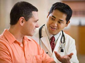 Các vấn đề sức khỏe nam giới: Các vấn đề sức khỏe nam giới cũng không nên bỏ qua, vì vậy hãy khuyến khích nam giới trong gia đình bạn kiểm tra sức khỏe. Họ nên học để tự kiểm tra các dấu hiệu ung thư tinh hoàn, những trục trặc về tiết niệu cũng nên được kiểm tra để loại trừ các vấn đề về tuyến tiền liệt, đặc biệt là ở nam giới lớn tuổi. Xem thêm: 16 tác dụng tốt của hành tây với sức khỏe có thể bạn chưa biết / Điểm mặt những loài hoa quả đẹp nhưng có nhiều độc tố gây nguy hiểm