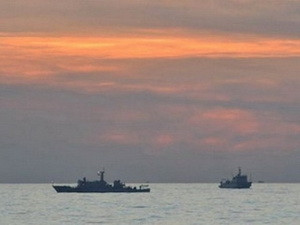 Tàu hải giám Trung Quốc tại bãi cạn Scarborough. (Ảnh: AFP) Tàu hải giám Trung Quốc tại bãi cạn Scarborough. (Ảnh: AFP)