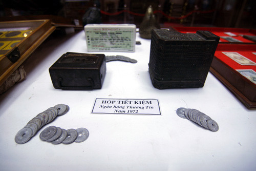 Hộp tiết kiệm ngân hàng Thương Tín năm 1972.