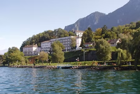 Trường hiện có 500 SV đến từ 60 quốc gia trên thế giới theo học. Trường có hai cơ sở đào tạo tại Thụy Sĩ (Le Bouveret và Brig) và chi nhánh tại Mỹ, Úc với các chương trình từ Cao đẳng, Cử nhân đến Thạc sĩ, chuyên ngành Quản trị kinh doanh Du lịch và Khách sạn. Trường hiện có 500 SV đến từ 60 quốc gia trên thế giới theo học. Trường có hai cơ sở đào tạo tại Thụy Sĩ (Le Bouveret và Brig) và chi nhánh tại Mỹ, Úc với các chương trình từ Cao đẳng, Cử nhân đến Thạc sĩ, chuyên ngành Quản trị kinh doanh Du lịch và Khách sạn.