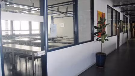 Khu ký túc xá dành cho sinh viên có đầy đủ tiện nghi nằm ngay trong khuôn viên của nhà trường, rất thuận tiện cho những sinh viên quốc tế mới đến học tại trường. Trường thường xuyên tổ chức những hoạt động giải trí, thể thao, giao lưu, triển lãm sách,… đảm bảo đời sống tinh thần phong phú cho sinh viên. Khu ký túc xá dành cho sinh viên có đầy đủ tiện nghi nằm ngay trong khuôn viên của nhà trường, rất thuận tiện cho những sinh viên quốc tế mới đến học tại trường. Trường thường xuyên tổ chức những hoạt động giải trí, thể thao, giao lưu, triển lãm sách,… đảm bảo đời sống tinh thần phong phú cho sinh viên.