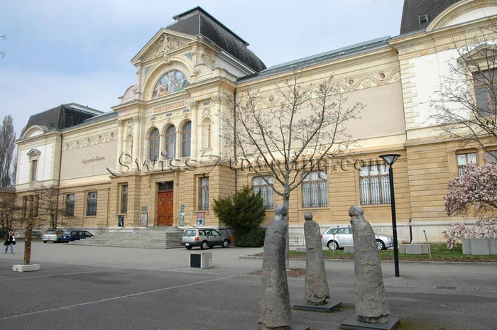 Trường Đại học Neuchatel: Đại học Neuchatel thành lập năm 1838 có tên là Học viện Neuchatel (Académie de Neuchatel) đến 1909 trở thành Đại Học Tổng Hợp Thụy Sỹ