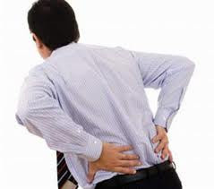 Triệu chứng: Lưng đau đột ngột, không có nguyên nhân rõ ràng kèm theo các triệu chứng sau: Có thể kèm theo các triệu chứng như sốt, đau ngực, khó thở, co dạ dày; Đau dữ dội kéo dài 2 – 3 ngày không hết; Đau âm ỉ kéo dài 2 tuần; Đau lưng nhanh chóng lan xuống chân, đầu gối và bàn chân. Xem thêm: Những món ăn phòng bệnh trúng gió hiệu quả. Triệu chứng: Lưng đau đột ngột, không có nguyên nhân rõ ràng kèm theo các triệu chứng sau: Có thể kèm theo các triệu chứng như sốt, đau ngực, khó thở, co dạ dày; Đau dữ dội kéo dài 2 – 3 ngày không hết; Đau âm ỉ kéo dài 2 tuần; Đau lưng nhanh chóng lan xuống chân, đầu gối và bàn chân. Xem thêm: Những món ăn phòng bệnh trúng gió hiệu quả.