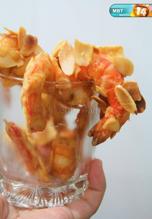 Xếp tôm tẩm hạnh nhân theo kiểu cooktail. Xem thêm: các bài thuốc dân gian chữa bệnh hiệu quả. Xếp tôm tẩm hạnh nhân theo kiểu cooktail. Xem thêm: các bài thuốc dân gian chữa bệnh hiệu quả.