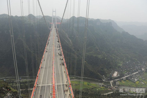 Sau khi thông xe, thời gian đi từ thủ phủ Trường Sa của tỉnh Hồ Nam và thành phố trực thuộc trung ương Trùng Khánh từ vài ngày được rút xuống chỉ còn 8 tiếng. Ảnh: Ifeng Sau khi thông xe, thời gian đi từ thủ phủ Trường Sa của tỉnh Hồ Nam và thành phố trực thuộc trung ương Trùng Khánh từ vài ngày được rút xuống chỉ còn 8 tiếng. Ảnh: Ifeng