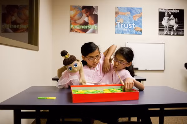 Cùng nhau chơi trò chơi Xem thêm: Những hình ảnh thương tâm về căn bệnh 'lạ' ở Quảng Ngãi / Điểm danh một số người mắc hội chứng kỳ lạ "người sói" Cùng nhau chơi trò chơi Xem thêm: Những hình ảnh thương tâm về căn bệnh 'lạ' ở Quảng Ngãi / Điểm danh một số người mắc hội chứng kỳ lạ "người sói"