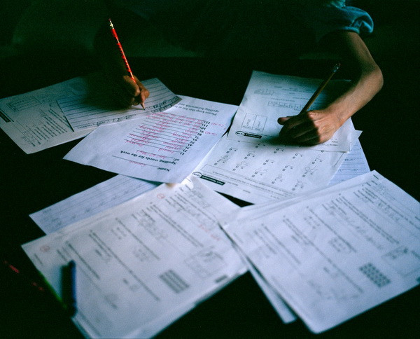 Cùng nhau học bài. Xem thêm: Những hình ảnh thương tâm về căn bệnh 'lạ' ở Quảng Ngãi / Điểm danh một số người mắc hội chứng kỳ lạ "người sói" Cùng nhau học bài. Xem thêm: Những hình ảnh thương tâm về căn bệnh 'lạ' ở Quảng Ngãi / Điểm danh một số người mắc hội chứng kỳ lạ "người sói"