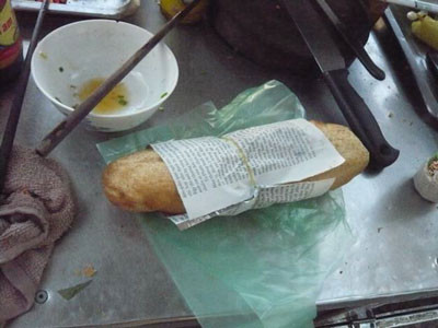 Dùng báo gói thực phẩm có thể gây hại dẫn đến nhiễm độc chì. Ảnh: TL Dùng báo gói thực phẩm có thể gây hại dẫn đến nhiễm độc chì. Ảnh: TL