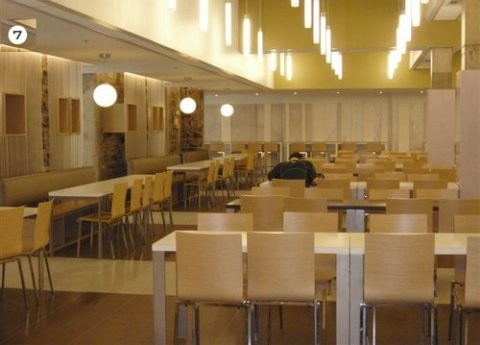 Và trường cao đẳng Hoàng Gia.