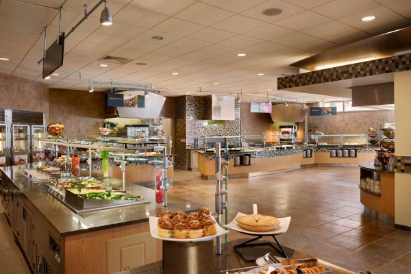 Quầy món ăn nhẹ, ăn mặn đều được tách biệt rõ ràng