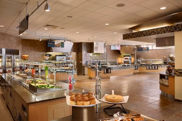 Quầy món ăn nhẹ, ăn mặn đều được tách biệt rõ ràng