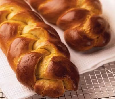 Bánh mỳ đen: Muốn đối kháng với áp lực, vitamin B là chất quan trọng nhất, trong đó bao gồm vitamin B1, B2, B6, B12, B11 và acid nicotinic. ..có thể duy trì sự ổn định cho hệ thống thần kinh, tăng cường trao đổi năng lượng, trợ giúp chống lại áp lực. Thực phẩm toàn ngũ cốc như bánh mỳ đen, gạo phôi, gạo thô đều hàm chứa phong phú vitamin B.