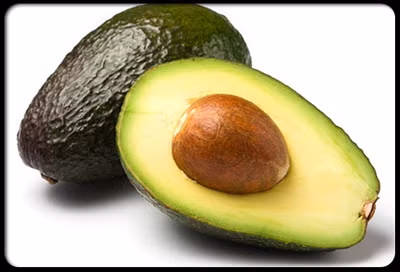 4. Đặc biệt trong bơ cũng rất giàu acid folic, nguồn dinh dưỡng quan trọng cho một trái tim khỏe mạnh. Acid folic là một khoáng chất vô cùng cần thiết, nhất là đối với phụ nữ trong thời kỳ mang thai, có vai trò thúc đẩy các tế bào và mô phát triển khỏe mạnh, ngăn ngừa những khuyết tật cho thai nhi như tật nứt cột sống, khuyết ống thần kinh... Xem thêm: 11 loại thảo dược dễ tìm giúp bạn có hơi thở thơm tho / Những thực phẩm cực tốt giúp thanh nhiệt, giải độc trong mùa hè (P2)