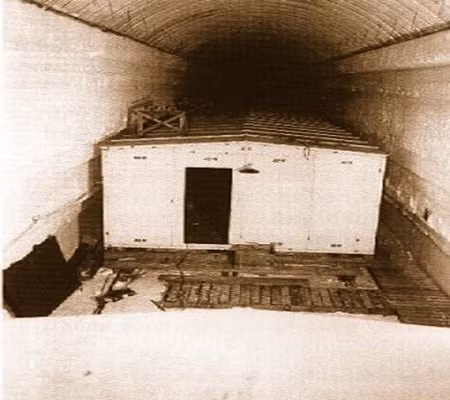 Toà nhà xây sẵn đặt trong lòng căn cứ