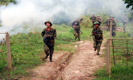 Bộ binh mở cửa đánh chiếm đầu cầu Bộ binh mở cửa đánh chiếm đầu cầu