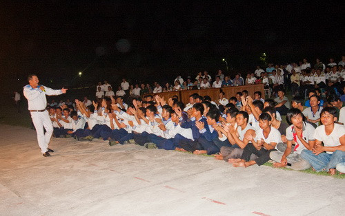 Cán bộ chiến sĩ và nhân dân trên đảo Song Tử Tây giao lưu văn nghệ tối 14-4 - Ảnh: Tiến Thành Cán bộ chiến sĩ và nhân dân trên đảo Song Tử Tây giao lưu văn nghệ tối 14-4 - Ảnh: Tiến Thành