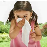 Cần có thói quen dùng khăn giấy khi ho. (Ảnh minh họa)