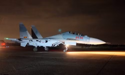 Máy bay Su 30 MK2 chuẩn bị cất cánh - Ảnh: Bạch Dương