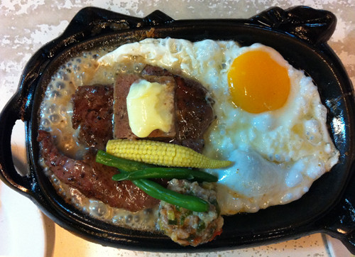 Theo các chuyên gia dinh dưỡng, một khẩu phần ăn giàu vitamin B sẽ giúp làm giảm triệu chứng chán nản. Vitamin B, đặc biệt là vitamin B-6 và B-12, có thể giúp cải thiện chức năng thần kinh - cách để các chất dẫn truyền thần kinh của bộ não gửi tín hiệu giúp ổn định tâm lý. Cũng có mối liên hệ khá lớn giữa sự thiếu hụt vitamin B và tâm lý chán nản. Xem thêm: Những loại trái cây cực tốt cho “đấng mày râu"/ Chùm ảnh: Những thực phẩm ngăn ngừa bệnh viêm khớp hiệu quả