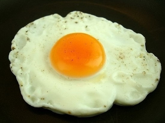 Trên thời báo Dinh dưỡng của Mỹ, một nghiên cứu năm 2010 trên 3.000 người trung tuổi trong 12 năm đã chỉ ra những người ít cung cấp loại vitamin này cho cơ thể có nguy cơ bị trầm cảm, buồn chán hơn. Xem thêm: Những loại trái cây cực tốt cho “đấng mày râu"/ Chùm ảnh: Những thực phẩm ngăn ngừa bệnh viêm khớp hiệu quả