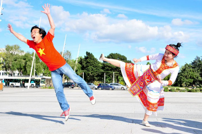 Sợ chưa, lần sau đừng có mà tăm tia nữa nhé Sợ chưa, lần sau đừng có mà tăm tia nữa nhé