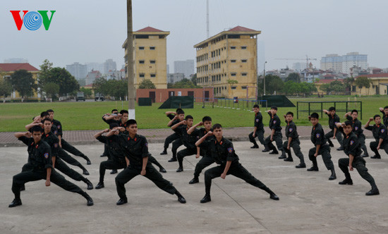 Các chiến sĩ cảnh sát cơ động phải luyện tập bền bỉ, gian khổ để có được sức mạnh phi thường; luôn sẵn sàng giải quyết có hiệu quả các điểm "nóng", góp phần giữ gìn an ninh chính trị, trật tự an toàn xã hội. Các chiến sĩ cảnh sát cơ động phải luyện tập bền bỉ, gian khổ để có được sức mạnh phi thường; luôn sẵn sàng giải quyết có hiệu quả các điểm "nóng", góp phần giữ gìn an ninh chính trị, trật tự an toàn xã hội.