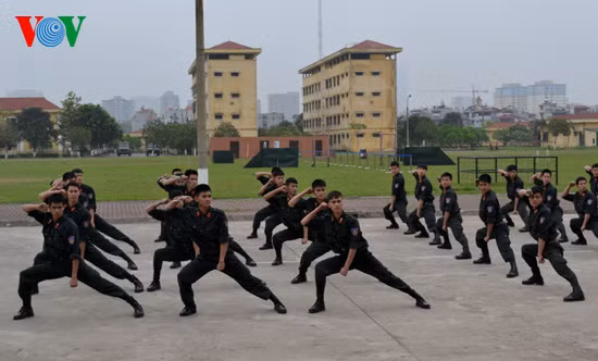 Các chiến sĩ cảnh sát cơ động phải luyện tập bền bỉ, gian khổ để có được sức mạnh phi thường; luôn sẵn sàng giải quyết có hiệu quả các điểm "nóng", góp phần giữ gìn an ninh chính trị, trật tự an toàn xã hội.