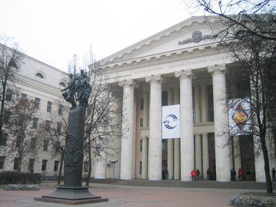 Trường có 15 khoa, 2 Viện và 2 Trung tâm giảng dạy. Trường đào tạo hơn 3.000 học sinh nước ngoài . Hiện trường có khoảng 15.000 sinh viên, trong đó hơn 250 sinh viên Việt Nam, nhiều nhất ở Liên Bang Nga.