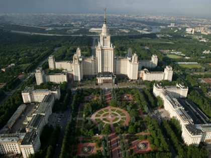 Năm 2004, trường có khoảng 4.000 giảng viên và 7.000 nghiên cứu sinh.