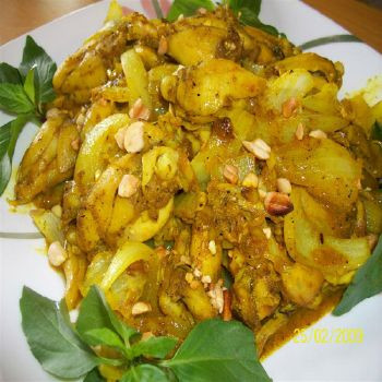 Nhái đồng xào xả ớt: Đối với vùng thôn quê thì không còn xa lạ gì với nhái đồng và các món ăn từ nhái đồng, đây không chỉ là món ăn khoái khẩu của rất nhiều người mà còn bổ xung nhiều dưỡng chất cho cơ thể. Tuy nhiên khi chế biến chúng ta cần chú ý đảm bảo vệ sinh để có một món ăn an toàn. Xem thêm: Những món ăn dân dã cực tốt cho sức khỏe (P5) / Những món ăn dân dã cực tốt cho sức khỏe (P4)