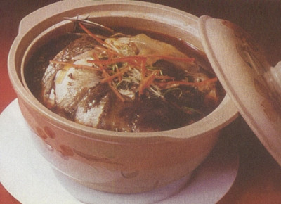 Cá mè hoa: Đây là một trong những loại cá chế biến được nhiều món ngon và chữa được nhiều bệnh. Cà mè hoa thịt béo ngon, cứ 100g thịt cá chứa 15,3g đạm; 2,2g mỡ; 4,7g carbohydrate; 82mg canxi; 18mg photpho; 0,8mg sắt; 229mg kali và các vitamin B1, B2; 2,8mg axit Nicotinic; 2,65mg vitamin E. Xem thêm: Những món ăn dân dã cực tốt cho sức khỏe (P5) / Những món ăn dân dã cực tốt cho sức khỏe (P4)