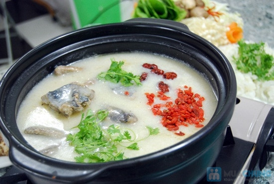 Bồi dưỡng sức khỏe cho người mới ốm dậy: Lấy một con chim bồ câu non; 100gr gạo nếp; 50gr gạo tẻ, mắm, muối, hạt tiêu, hành lá, gừng đủ dùng. Làm sạch chim, bỏ nội tạng. Cho 500ml nước vào nồi, cho thịt chim cùng gạp nếp, gạo tẻ đã vo sạch vào đun đến khi cháo chín nhừ, nêm các gia vị còn lại cho vừa ăn rồi ăn nóng. Nên ăn vào buổi sáng. Xem thêm: Những thực phẩm giàu dinh dưỡng, tốt cho sức khỏe Bồi dưỡng sức khỏe cho người mới ốm dậy: Lấy một con chim bồ câu non; 100gr gạo nếp; 50gr gạo tẻ, mắm, muối, hạt tiêu, hành lá, gừng đủ dùng. Làm sạch chim, bỏ nội tạng. Cho 500ml nước vào nồi, cho thịt chim cùng gạp nếp, gạo tẻ đã vo sạch vào đun đến khi cháo chín nhừ, nêm các gia vị còn lại cho vừa ăn rồi ăn nóng. Nên ăn vào buổi sáng. Xem thêm: Những thực phẩm giàu dinh dưỡng, tốt cho sức khỏe