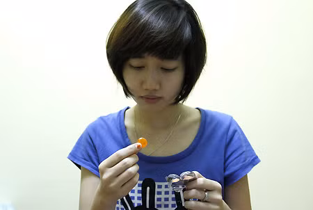 Thuốc ngậm chỉ có tác dụng sát khuẩn họng. Ảnh: Kim Anh.