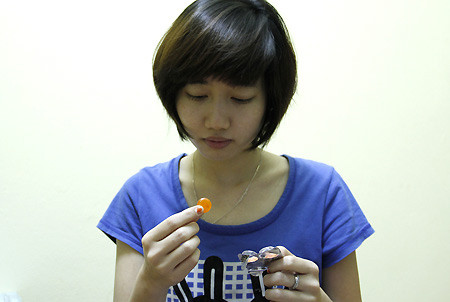 Thuốc ngậm chỉ có tác dụng sát khuẩn họng. Ảnh: Kim Anh.