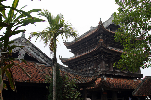 Chùa Keo thờ Đại sư Không Lộ - một trong đại tổ của dòng Phật giáo Việt Nam; một danh y được truyền tụng chữa "Bách bệnh tiêu tán, vạn bệnh tiêu trừ"; một nhà thơ lớn thời Lý... Ngoài ra, chùa này còn có bàn thờ bà Lại Thị Ngọc Lễ, cất công mua gỗ tốt, tìm thuê thợ giỏi dựng điện thờ Phật. Chùa Keo thờ Đại sư Không Lộ - một trong đại tổ của dòng Phật giáo Việt Nam; một danh y được truyền tụng chữa "Bách bệnh tiêu tán, vạn bệnh tiêu trừ"; một nhà thơ lớn thời Lý... Ngoài ra, chùa này còn có bàn thờ bà Lại Thị Ngọc Lễ, cất công mua gỗ tốt, tìm thuê thợ giỏi dựng điện thờ Phật.